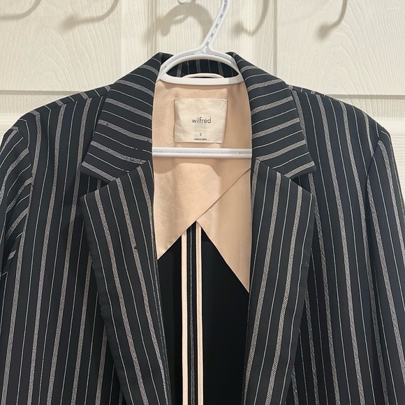 Aritzia Wilfred Cherrelle Pinstripe Oversized Blazer - Picture 6 of 16